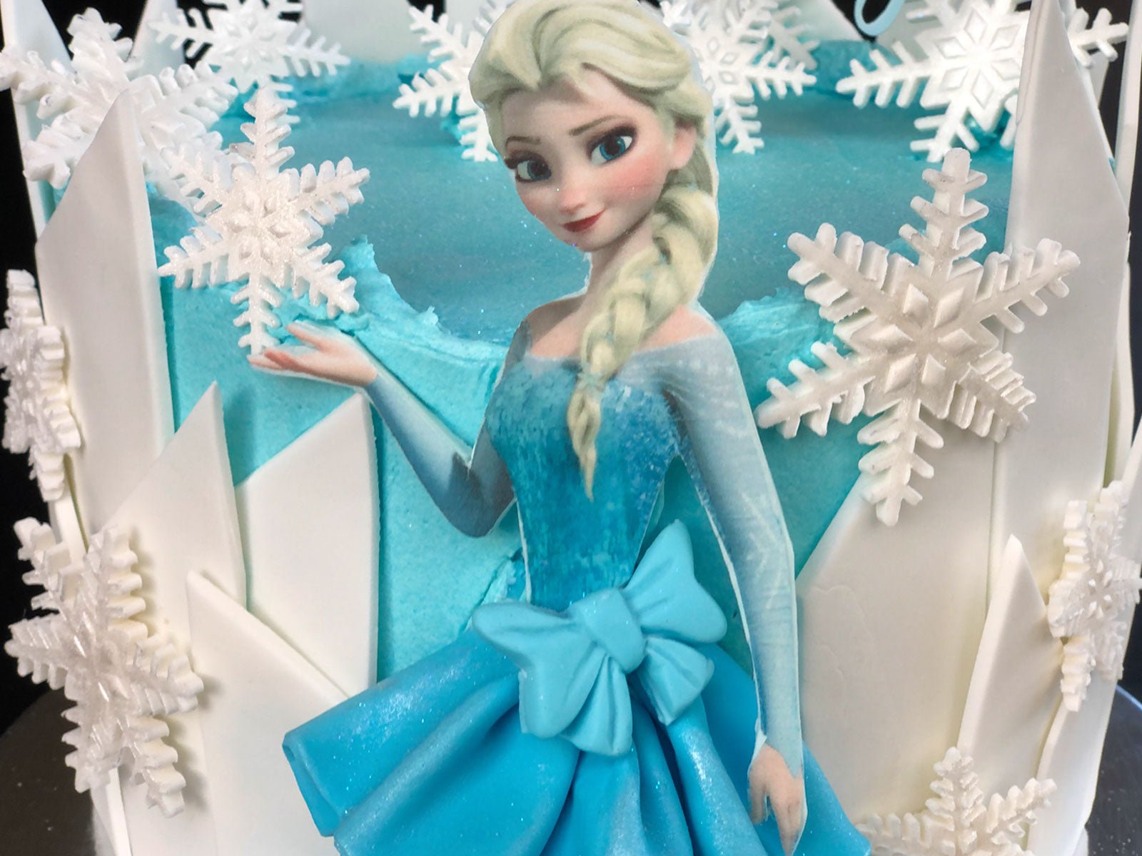 Say Cakes - Frozen Elsa Cake ❄️❄️❄️ Happy Birthday Ophelia!! . . Little  girls everywhere have fallen in love with the Disney Frozen movie, watching  it repeatedly. Singing the 'Let It Go'